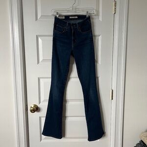 Levi’s 725 High Rise Bootcut – Size 24